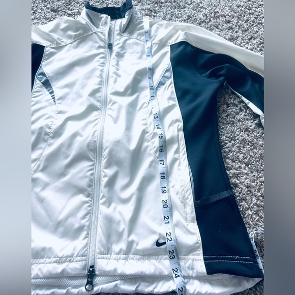 Nike White and Black Sporty Athletic Warm Lightweight Design Women Jacket Small - Picture 10 of 11